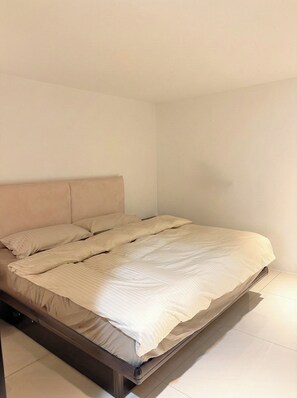 Room - Luxury Sunset River View / Quiet & Convenient / Ximen / Monthly Rentals (Taipei City)