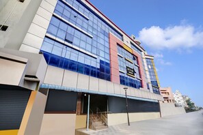 Exterior - Hotel O Padmavathi Puram (Padmavathi Puram, Tirupati)