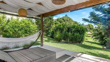Panoramic House, Garden View | Terrace/patio