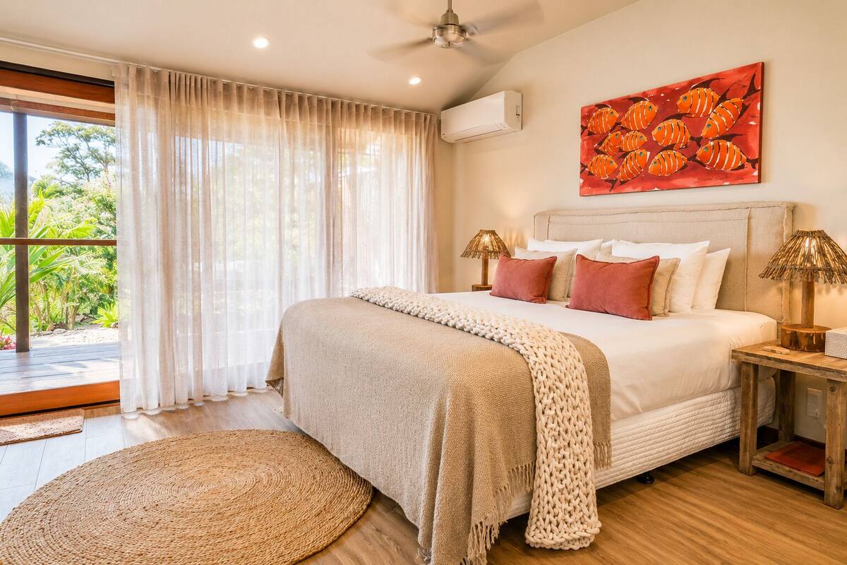 Standard Villa | Iron/ironing board, WiFi (free)