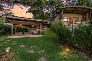 Casa panorámica, vista al jardín | Terraza o patio