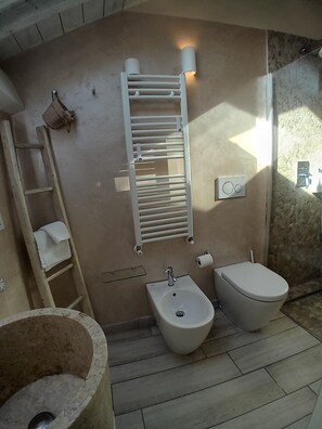 Bathroom - DELUXE DOUBLE ROOM WITH ROUND BED IN THE CENTER OF ALBENGA UP TO 4 PEOPLE (Albenga)