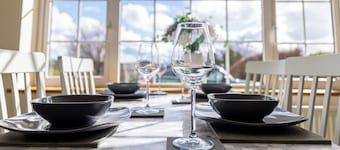 Comfortable and modern cottage, 2 minute walk to traditional Irish thatch pub