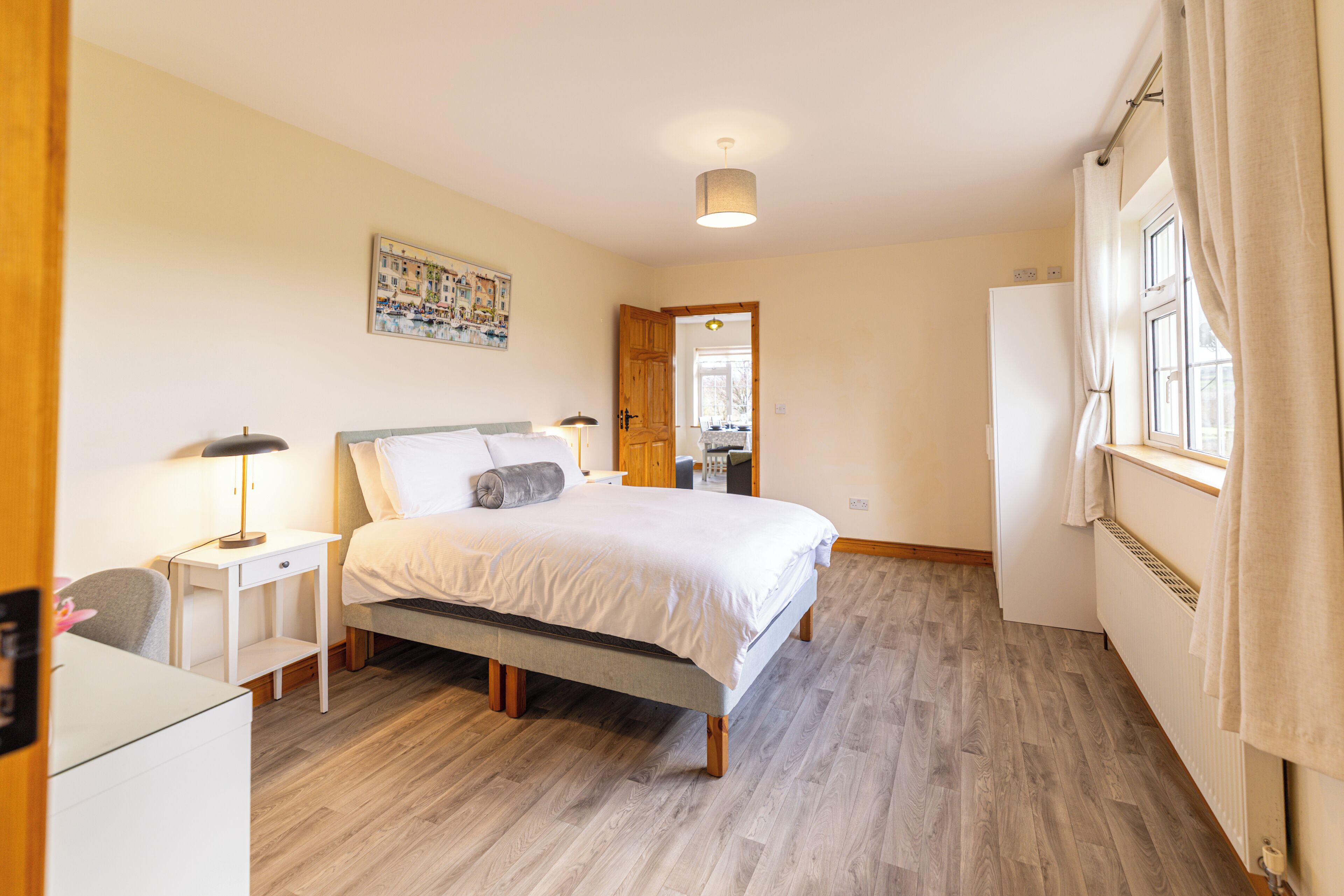 Iron/ironing board, WiFi, bed sheets