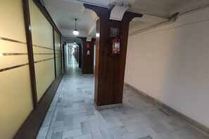 Interior - Collection O Lansdowne Viewpoint (Lansdowne)