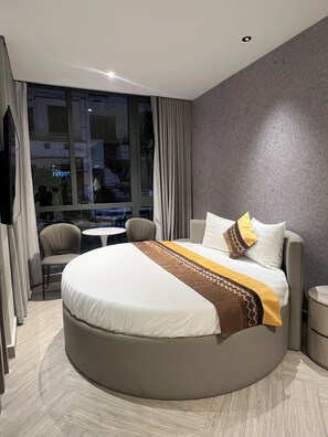 Luxury Double Room, 1 Queen Bed, Non Smoking, City View | Desk, laptop workspace, blackout drapes, soundproofing - Ánh Trăng Luxury Hotel  (Ho Chi Minh City)