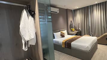 Deluxe Double Room, 1 Double Bed, Housekeeping, City View