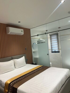 Double Room, 1 Double Bed, Housekeeping, City View - Ánh Trăng Luxury Hotel  (Ho Chi Minh City)