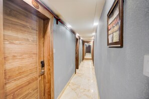 House | Interior - Deluxehotel Four View (Phulpur)