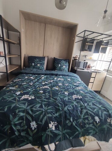 Hébergement, terrasse et parking sécurisé et couvert à 5 mn de Lille