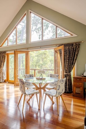 Dining - Bickley Tree Stay – Nature Escape Perth Hills (Bickley)