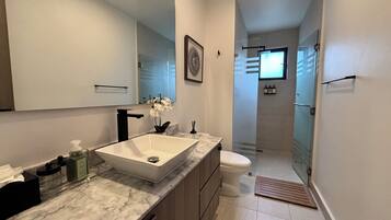 Family House, 2 Bedrooms, Patio | Bathroom