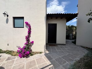Casa familiar, 2 habitaciones, patio | Detalle exterior