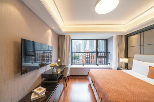 City View 3BR Serviced Residence - Perfect for Group Living