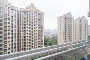 Suite – superior, 1 queensize-seng, ikke-røyk, byutsikt | Utsikt fra rommet