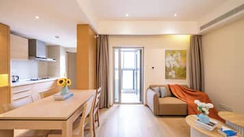 Superior suite, meerdere bedden, niet-roken, uitzicht op stad | Woonruimte