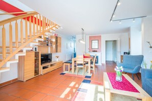 TV, DVD player, stereo - Vacation apartment close to the beach with its own terrace - Feriendorf Bakenberg FeWo B66 (Dranske)