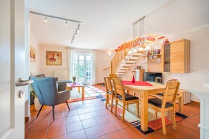 Dining - Vacation apartment close to the beach with its own terrace - Feriendorf Bakenberg FeWo B66 (Dranske)