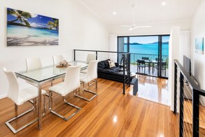 TV - Panorama 3 & Free Buggy - Hamilton Island (Hamilton island)