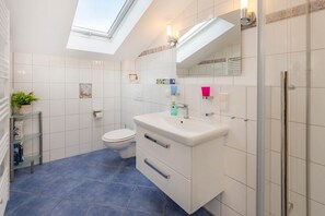 Shower, towels - Düneneck 31 - Apartment on the top floor with sea view (Zempin)