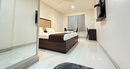 HOTEL CENTER POINT
