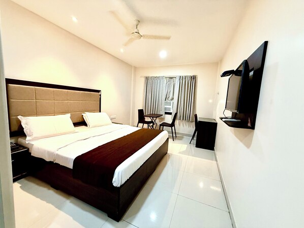 Deluxe Double Room, City View | Free WiFi - HOTEL CENTER POINT (Bhubaneshwar)