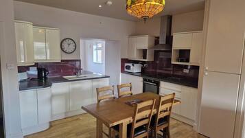 Classic Bungalow, Garden View | Private kitchen