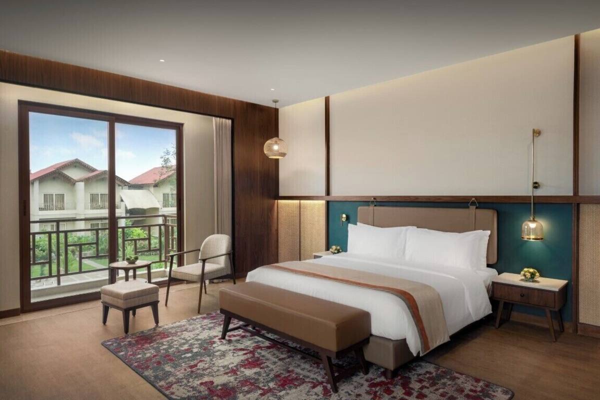 Suite, Balcony, Garden View | Hypo-allergenic bedding, in-room safe, desk, laptop workspace