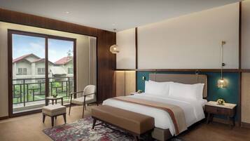 Suite, Balcony, Garden View | Hypo-allergenic bedding available, in-room safe, desk, laptop workspace
