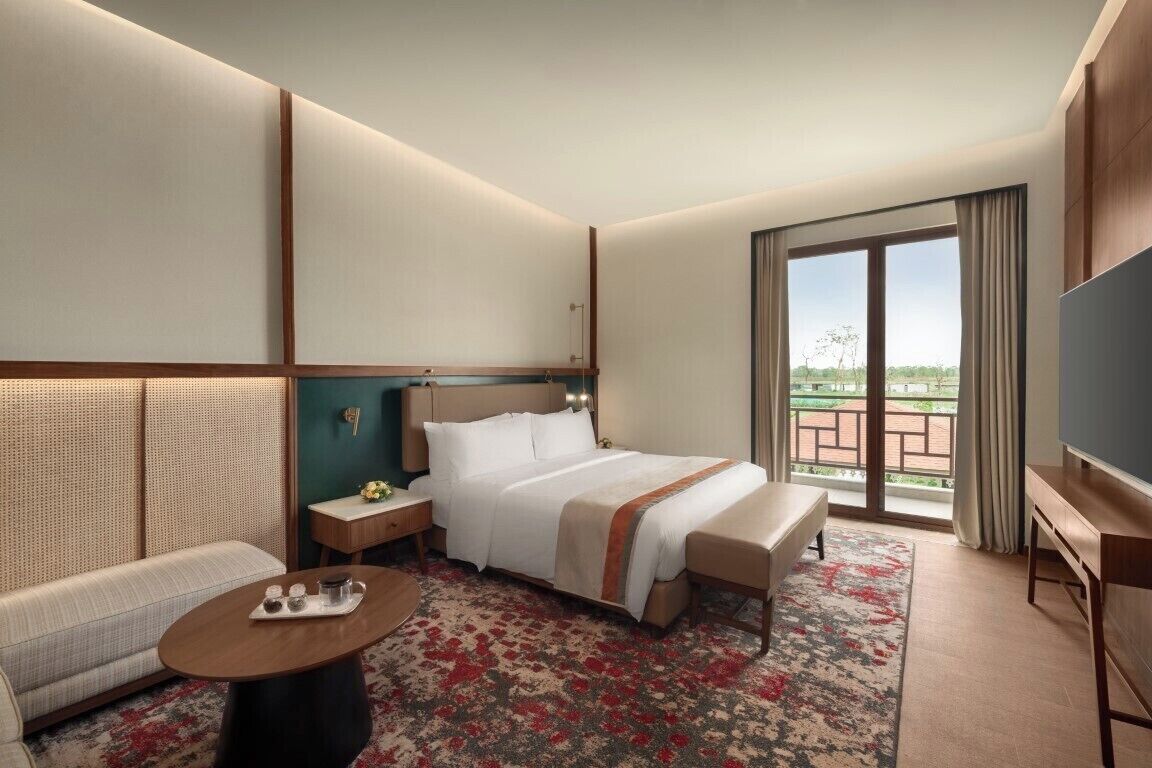 Manor Suite with Balcony