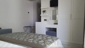 Doppelzimmer, Balkon, eingeschränkter Meerblick