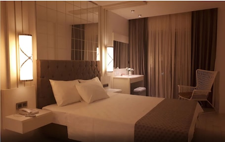 Double Room, Balcony, Partial Sea View | Free WiFi. Sarehotel