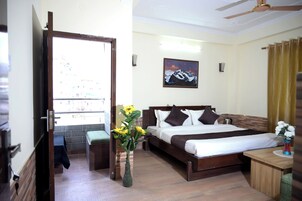 Superior Room, 1 Queen Bed, Balcony, Mountain View