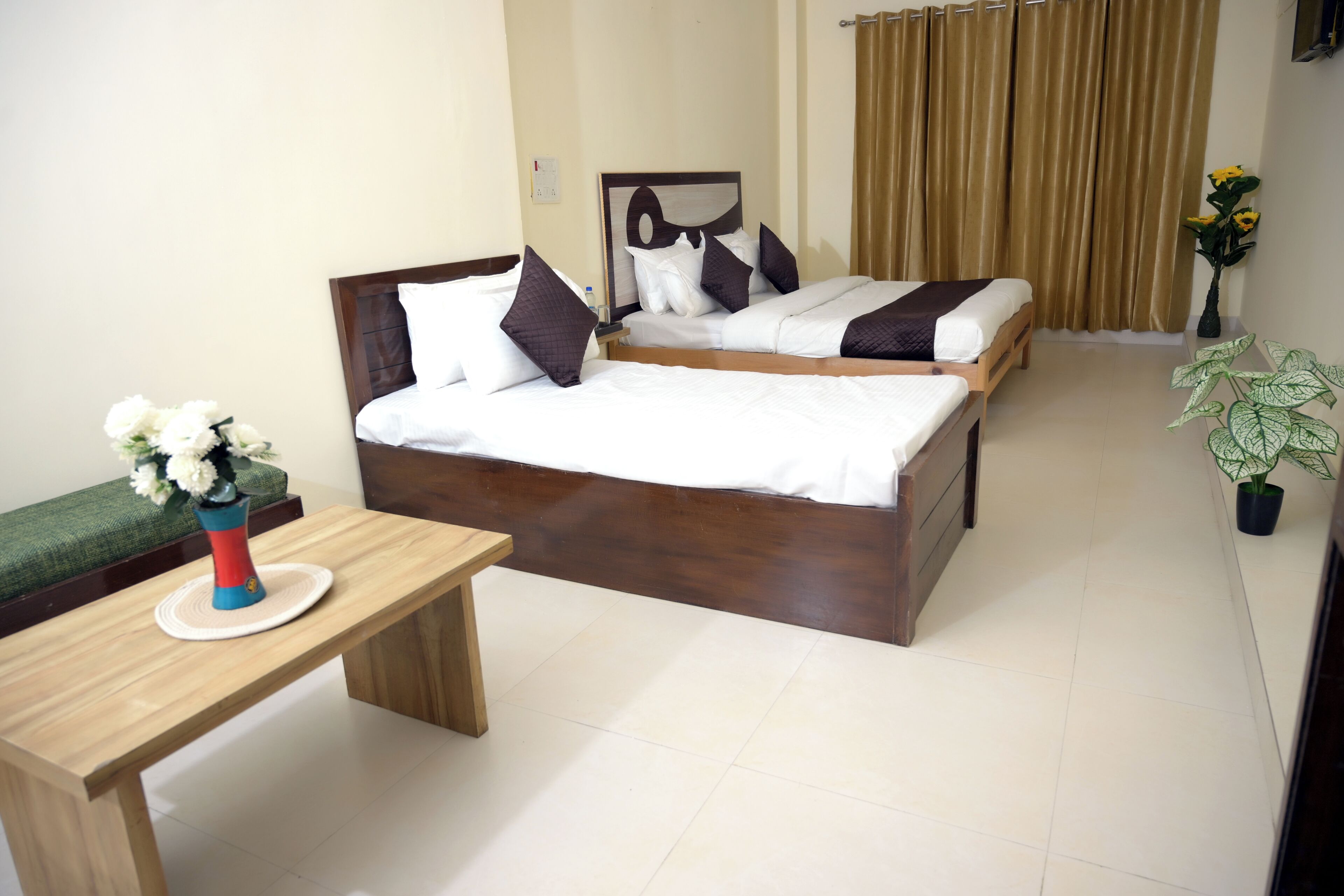 Kolmen hengen perhehuone, näköala mäelle