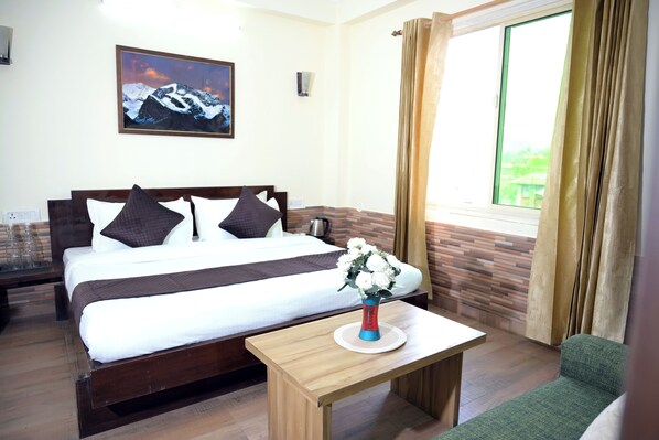 Superior Room, 1 Queen Bed, Balcony, Mountain View