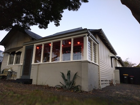 Exterior. 2 Houses+Large bungalow+4 office desk+Netflix