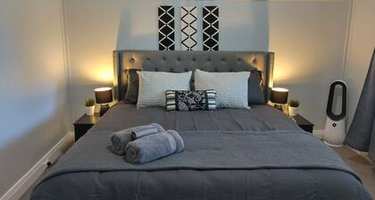 2 Houses+Large bungalow+4 office desk+Netflix