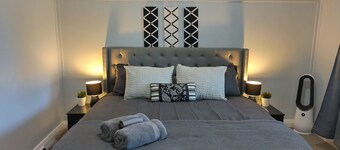 2 Houses+Large bungalow+4 office desk+Netflix