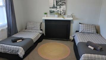 5 Schlafzimmer, Bügeleisen/Bügelbrett, kostenloses WLAN, Bettwäsche