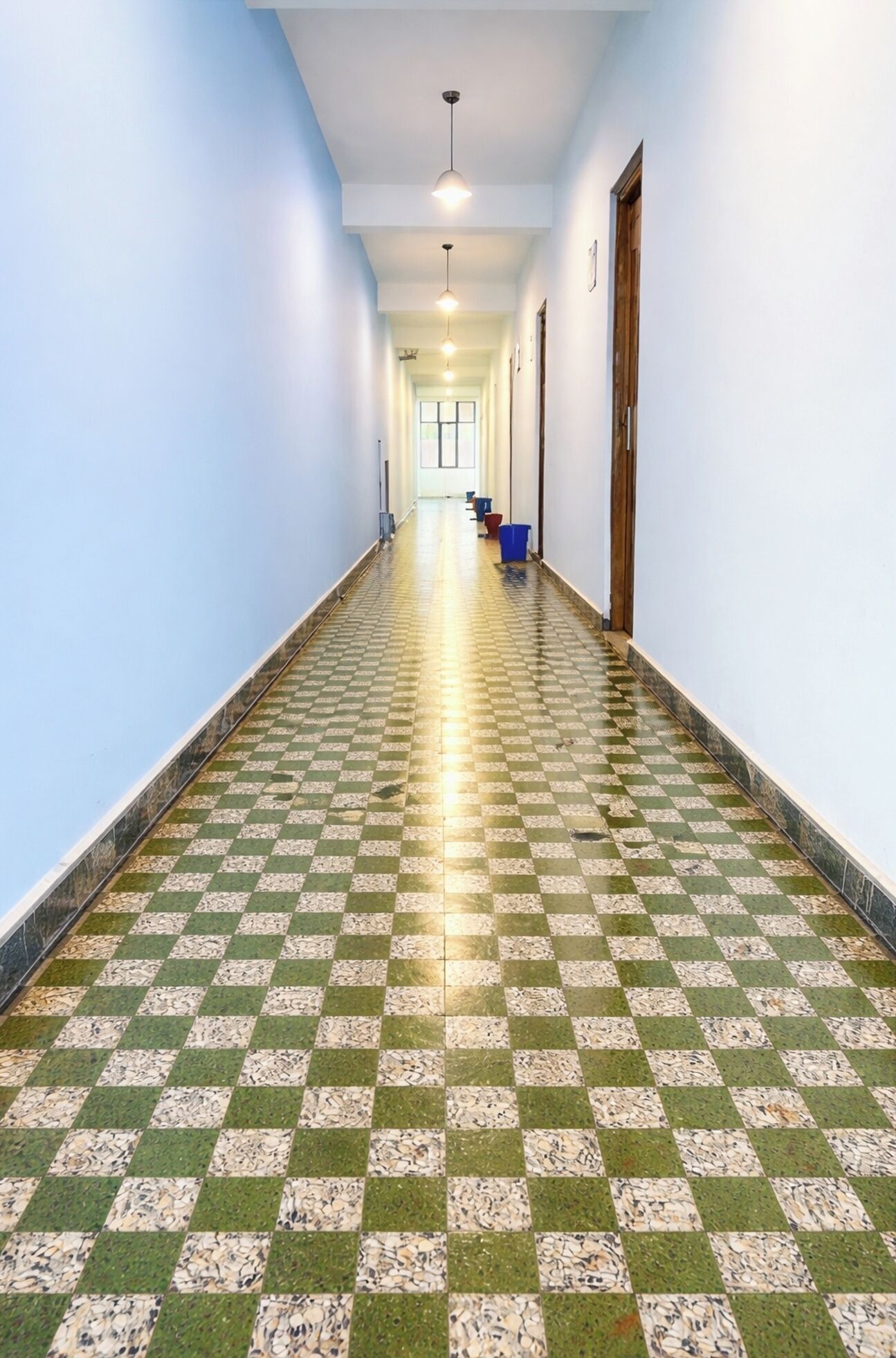 المنشأة من الداخل