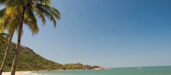 Hotel The Boss House Near Beach