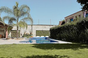 Casa, 2 habitaciones, para no fumadores, patio | Alberca