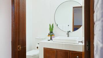 House, 2 Bedrooms, Non Smoking, Patio | Bathroom