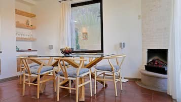 Casa, 2 habitaciones, para no fumadores, patio | Restaurantes