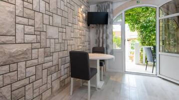 Huoneisto (Two bedroom Apartment with Terrace (5) | Terassi/patio