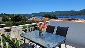 Huoneisto (Two bedroom Apartment with Terrace (5) | Terassi/patio