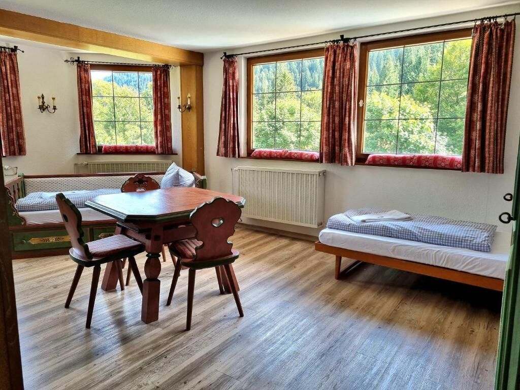 Chambre Quadruple, vue montagne | Intérieur