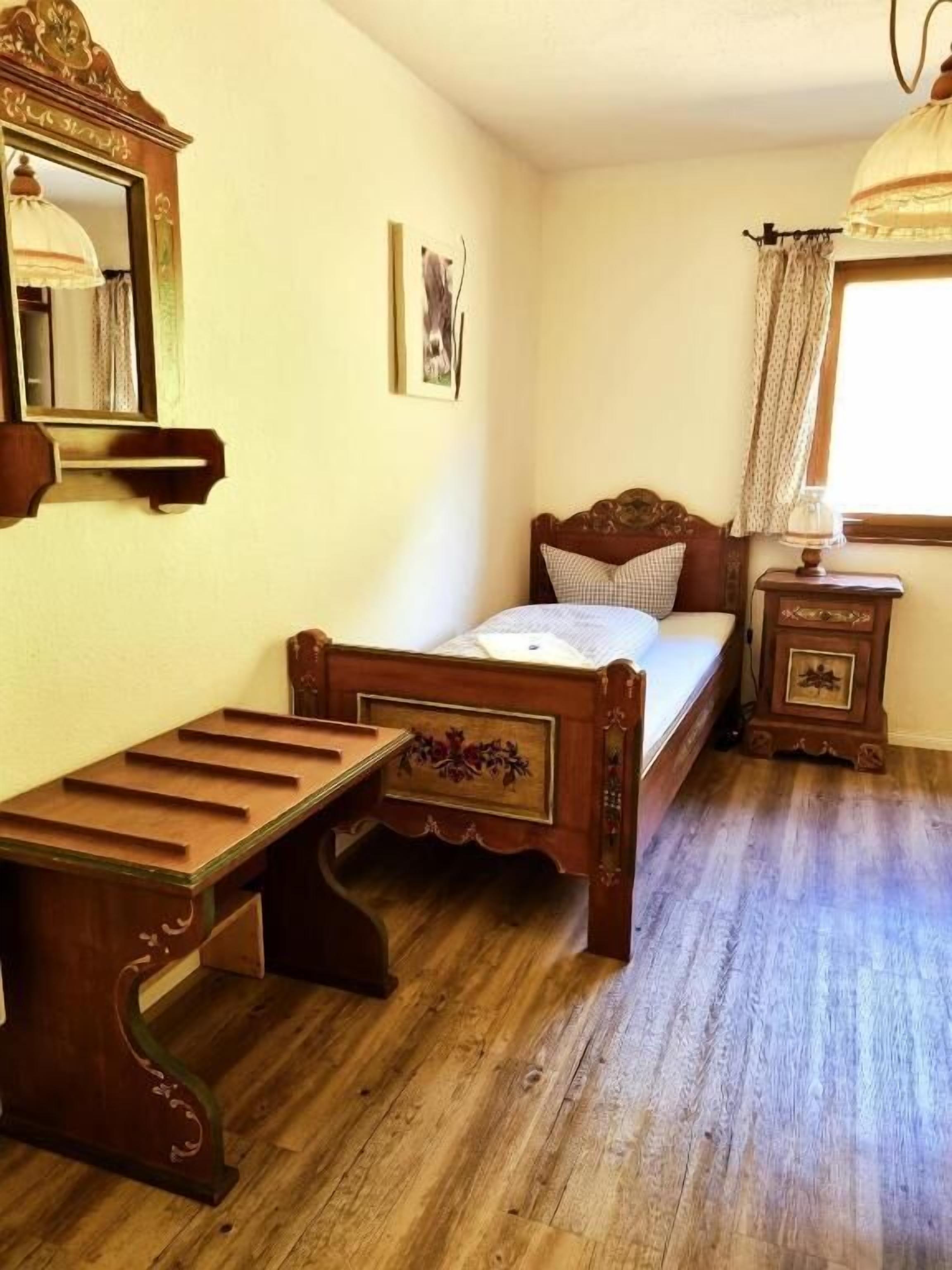 Single Room, Mountain View