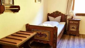 Single Room, Mountain View