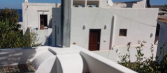 Ada Stromboli House in Piscità, close to the beach and the Cave of Aeolus.